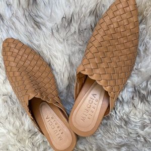 Woven leather slides